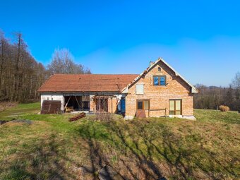 Dům v podhůří Beskyd s pozemkem přes 27 000 m² - 5