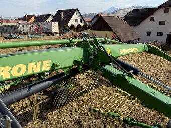 Stredový zhŕňovač sena Krone - 5