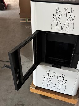 Prodám Krbová kamna na peletky s výměníkem 15kW - 5