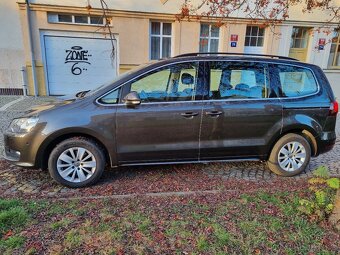 VW Sharan 2.0TDI DSG 135KW/7MÍST/ACC/NEZ.TOPE/KEYLESS/1.MAJ - 5
