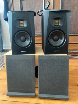 Prodám studiový monitor ADAM Audio T5V + kabely a podložky - 5