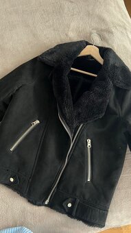 Černá zimní bunda H&M s kožíškem – skvělý stav - 5