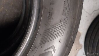 Prodám 2 x letní pneu Goodyear 235/60/18 - 5