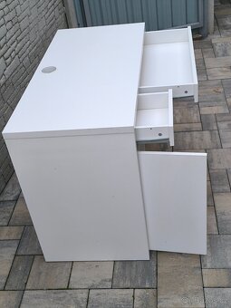 Prodám psací stůl IKEA Micke - 5