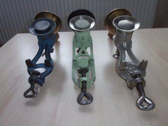 3x STARÝ MLÝNEK NA MÁK - všechny v hezkém stavu - 5