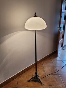 stará stojací pěkná podlahová mosazná lampa, bílé stínidlo - 5