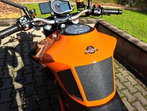 KTM 1290 Super Duke R - TOP STAV - 1. MAJITEL - 5