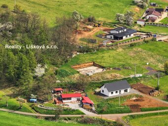 Prodej stavební parcely se základovou deskou a lesem ve Rty - 5