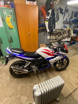 Honda cbr125r - 5