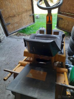 Prodám sekací traktůrek na trávu - 5