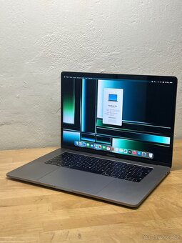 MacBook Pro 15” 2018/16GB RAM/Intel i7/512GB SSD/ Záruka - 5