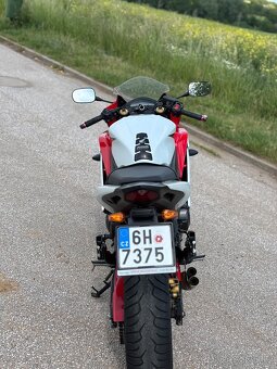 Honda CBR 600F 2011 - 5