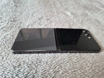 Samsung Galaxy Z Flip5 Graphite - 5