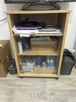 Prosklená skřínka pod TV - 5