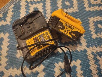 Aku okružní pila DeWALT - 5
