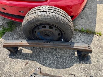 Ford fiesta Mk5 Nápravnice , rezerva , výztuha př. - 5