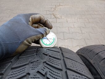 215/65/17 zimní pneu goodyear - 5