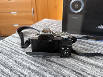 Olympus E-M10 Mark III - 5