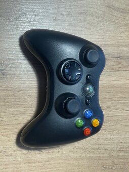 Xbox 360 – plně funkční konzole + ovladač + adaptér + 5 her - 5