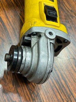 Bruska DeWalt 150mm 1400Wt - 5