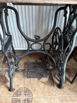 Starý šicí stroj - 5