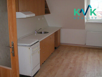 Pronájem bytu 3 + 1, v OV, cihla, 92 m2, ulice Slepá, Karlov - 5