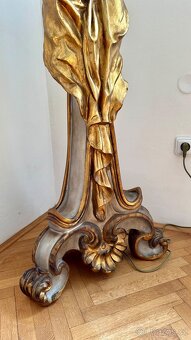 PODLAHOVÁ LAMPA SVĚTLONOŠ ŽENA - 5
