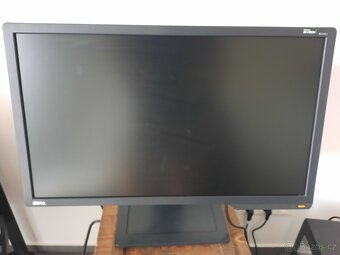 PC, monitor, reproduktory - 5