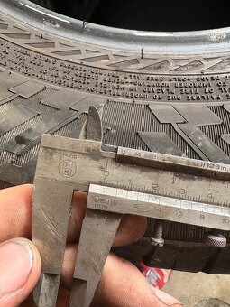 Pneu 215/65r16 - 5