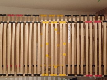 Zachovalý nábytek – komody, noční stolky, nové rošty 90x200, - 5