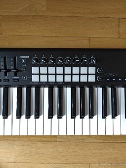 Launchkey 49 mk2 + pouzdro - 5