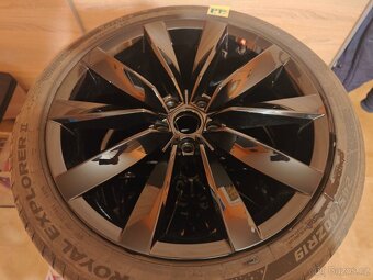 VW Arteon Chennai Alu kola 5x112 R19 ET40 +letní pneu - 5