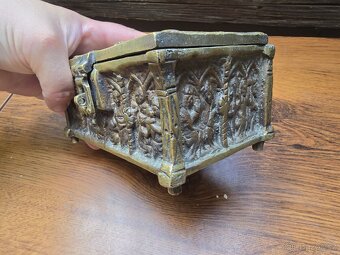 STARÁ MOSAZNÁ CÍRKEVNÍ TRUHLIČKA-  UNIKÁT BIBLE - 5