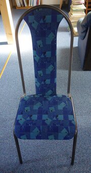 Stohovatelné židle a podsedáky - 5