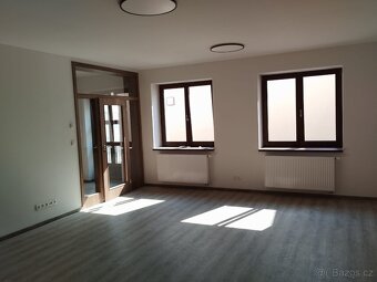 pronájem nově rekonstr.bytu 2+KK (72,4m+3,5m sklep) - 5