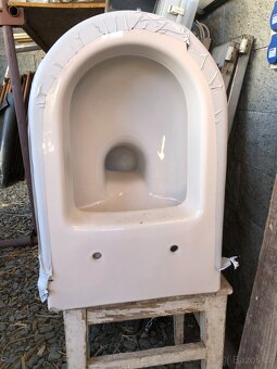 Závěsné WC Vitra ,nová  -mírně poškozeno - 5