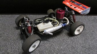 BUGGY RTR Nitro 1/8 včetně vysílače a doplňků - 5