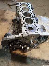 VW T5 AXE blok motoru po g.o. - 5