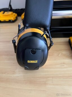 Dewalt Radio AM/FM Hear Protection Uplne Nové - 5