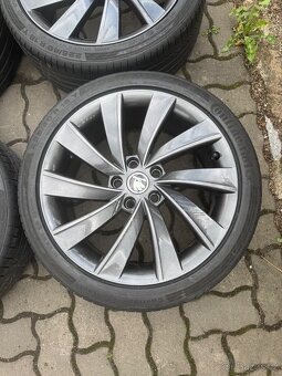 ORIGINÁL Alu Škoda TURBINE R18, 5x112 - TOP STAV, LETNÍ - 5