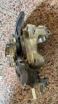 přední těhlice Škoda 5Q0 407 257 A - 5Q0 407 258 A - 5