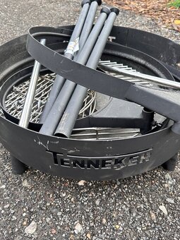 Gril Tenneker na dřěvěné uhlí - 5