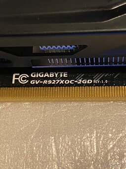 GIGABYTE GV-R927XOC-2GD-GA - 5