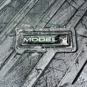 Gumový autokoberec do zadního kufro pro Tesla Model Y - 5