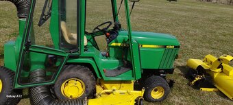 Komunalni traktor John Deere - 5