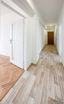 Pronájem bytu 3+kk /67 m2) s terasou (9 m2), ul. Dělnická, P - 5