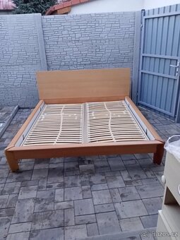 Prodám manželskou postel 180cm x 200cm - 5