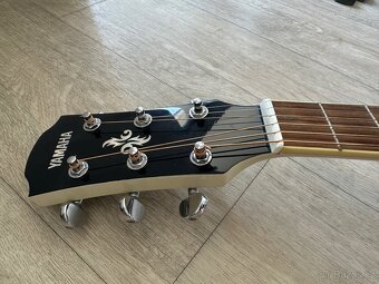 Elektroakustická kytara Yamaha APX500II - 5