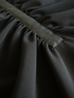 Černý luxusní top s přívěskem S / 36 / 8·Nový·Sisley - 5