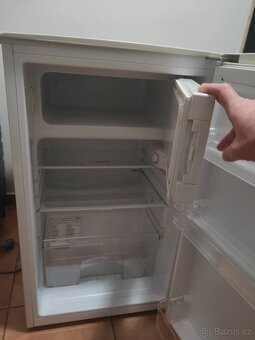 Malá lednice s mrazákem - 5